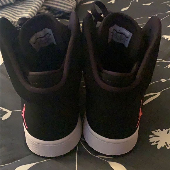Jordan’s never been worn - Picture 2 of 3